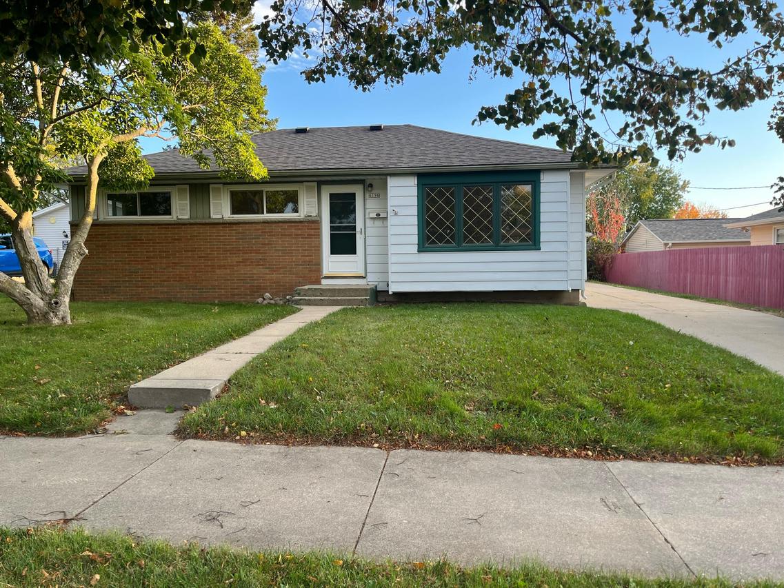 6196 S Tarbert Ct, Cudahy, WI 53110
