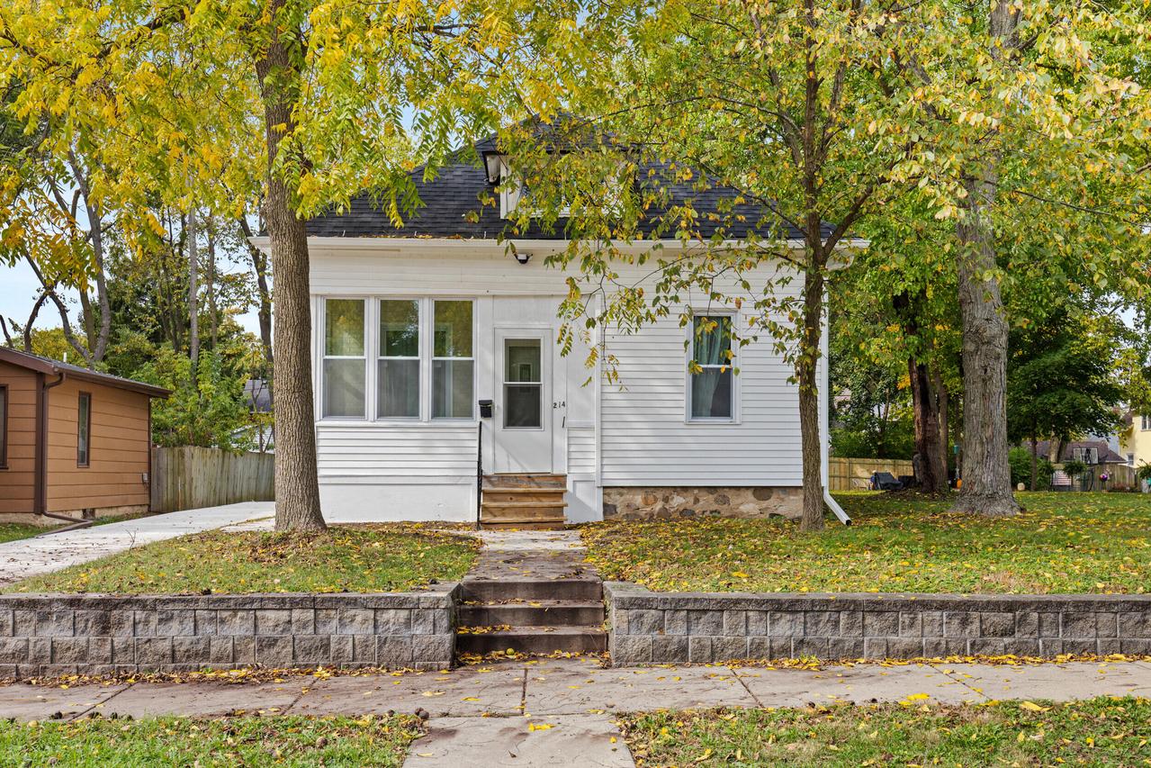 214 S West Ave, Waukesha, WI 53186