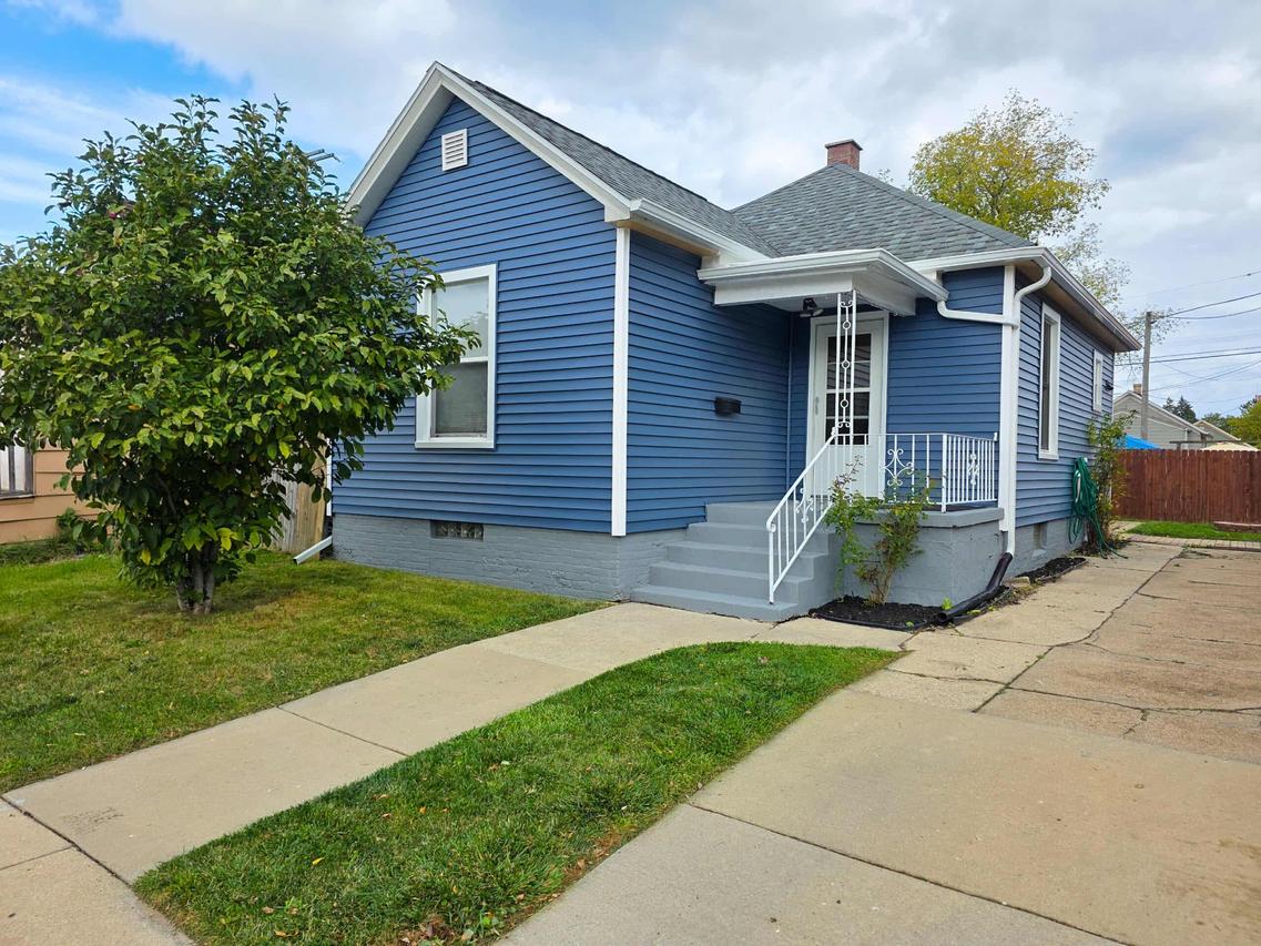 2105 Racine St, Mount Pleasant, WI 53403
