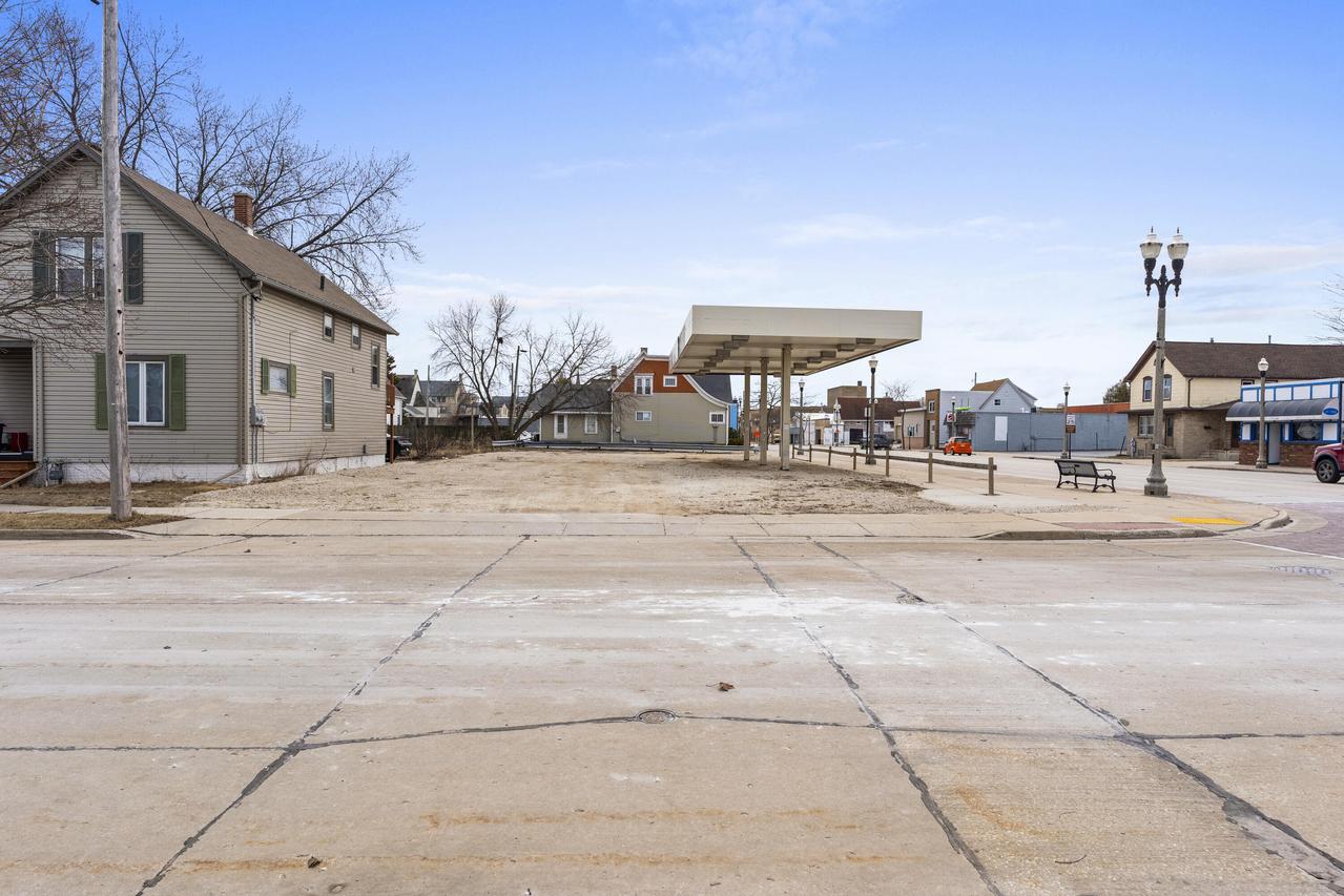 2023 Washington St, Two Rivers, WI 54241
