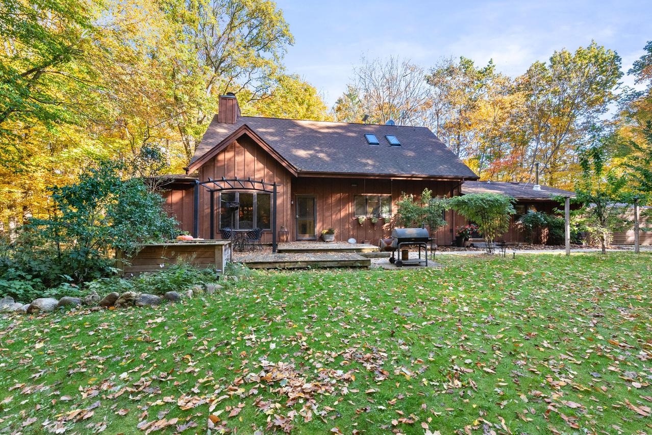 W4885 Valley Heights, Fredonia, WI 53021