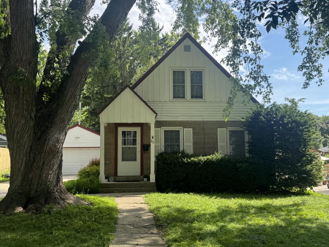 113 Coolidge Ave, Waukesha, WI 53186