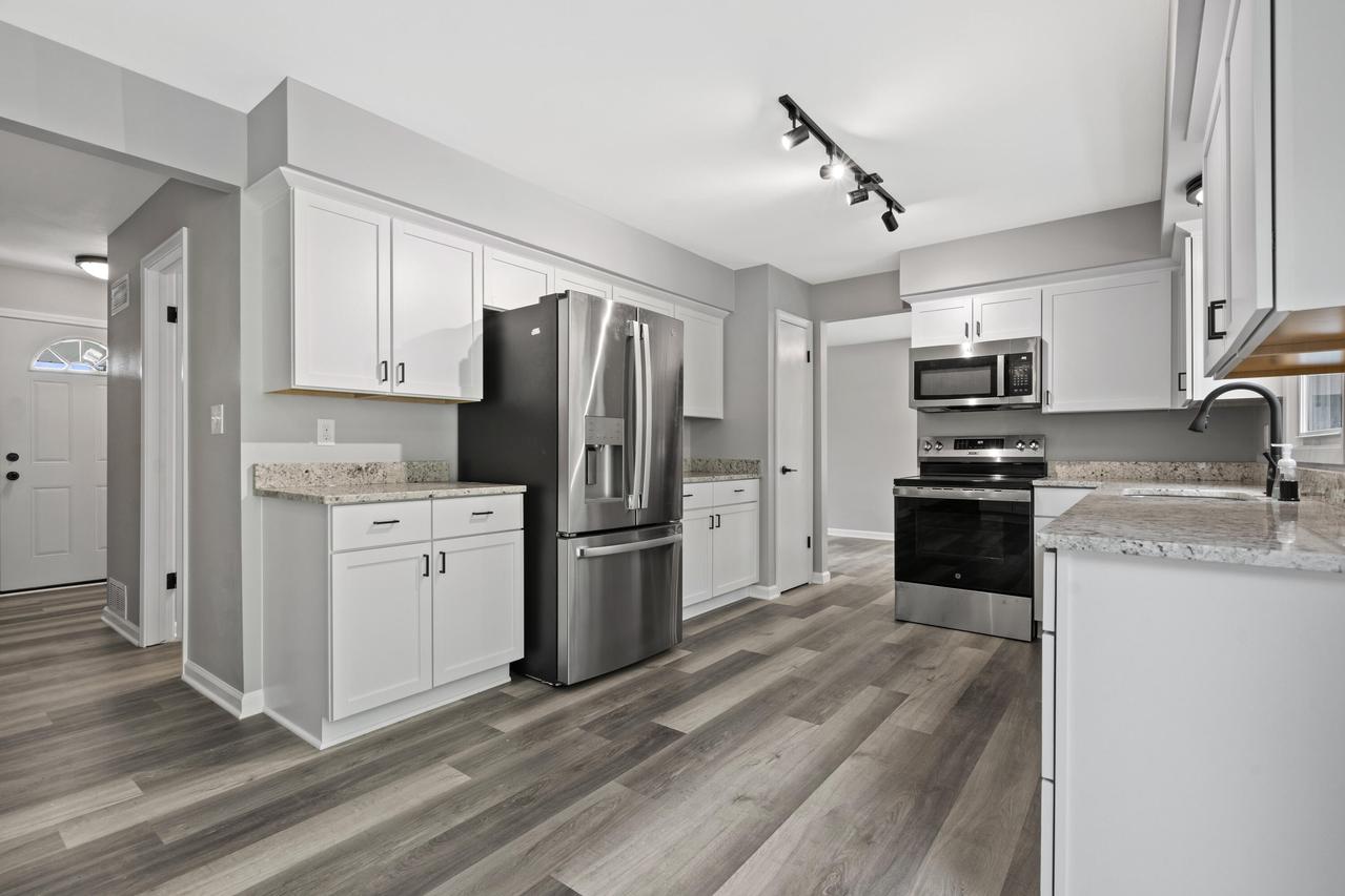S80W23790 Parkview Dr, Vernon, WI 53103