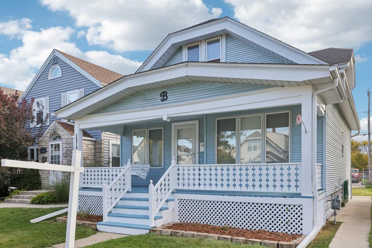 3674 S Ahmedi Ave, Saint Francis, WI 53235