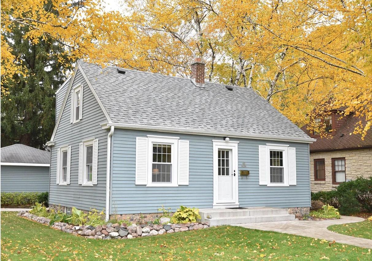 N57W6784 Center St, Cedarburg, WI 53012
