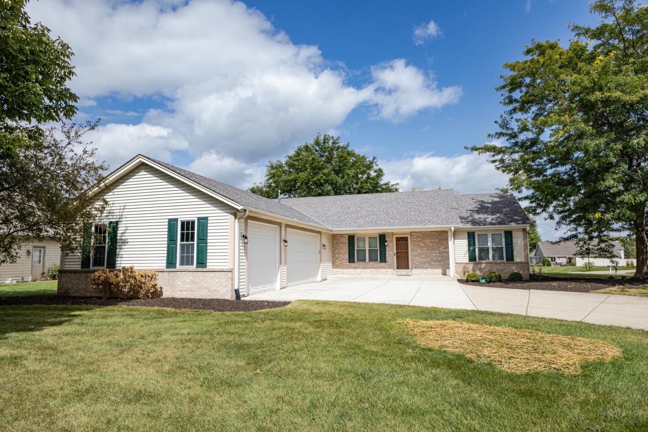 8422 Virginia Cir, Norway, WI 53185