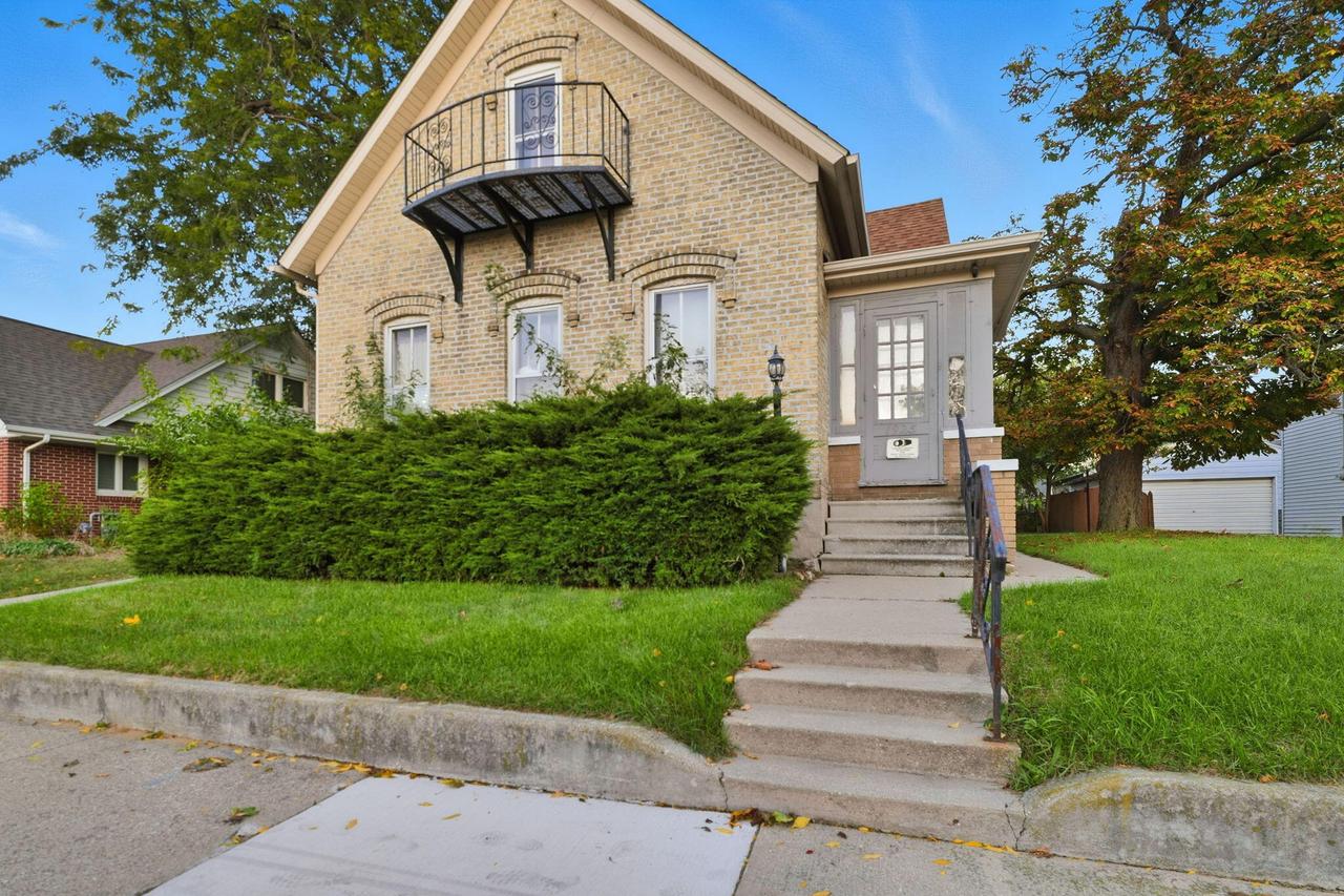 1925 N Main St, Racine, WI 53402