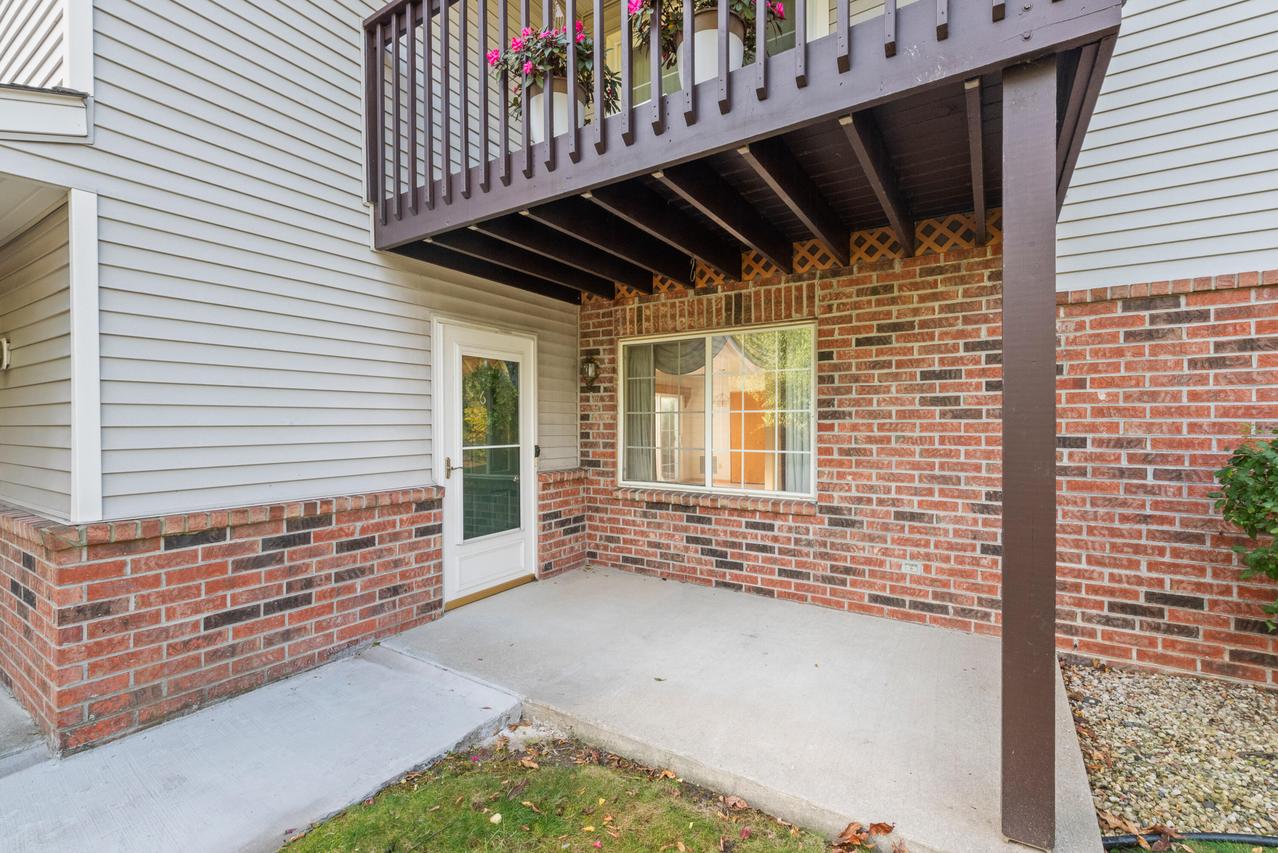 170 W Aspen Ct ##6, Oak Creek, WI 53154