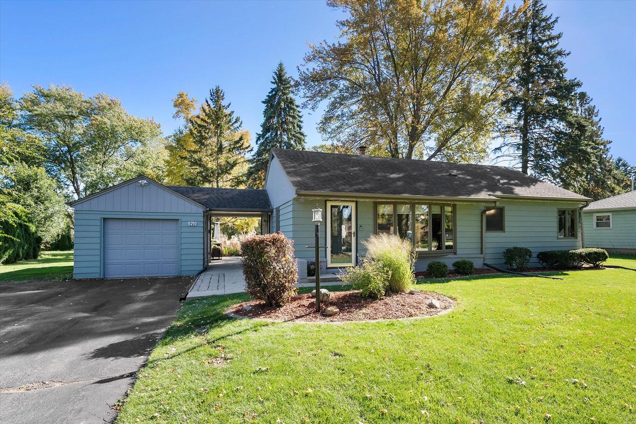 5210 S Froemming Dr, Hales Corners, WI 53130