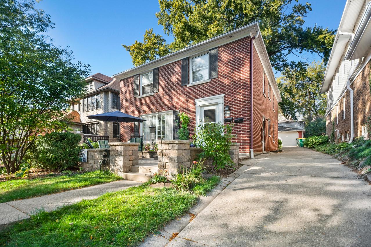 1700 E Menlo Blvd #1702, Shorewood, WI 53211