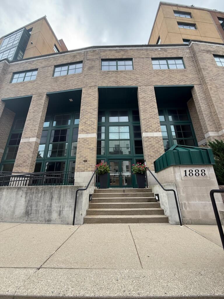1888 N Water St #107, Milwaukee, WI 53202