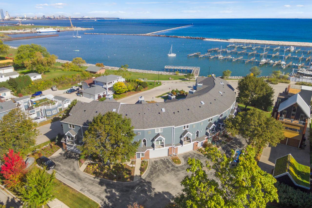 2702 S Shore Dr #B, Milwaukee, WI 53207