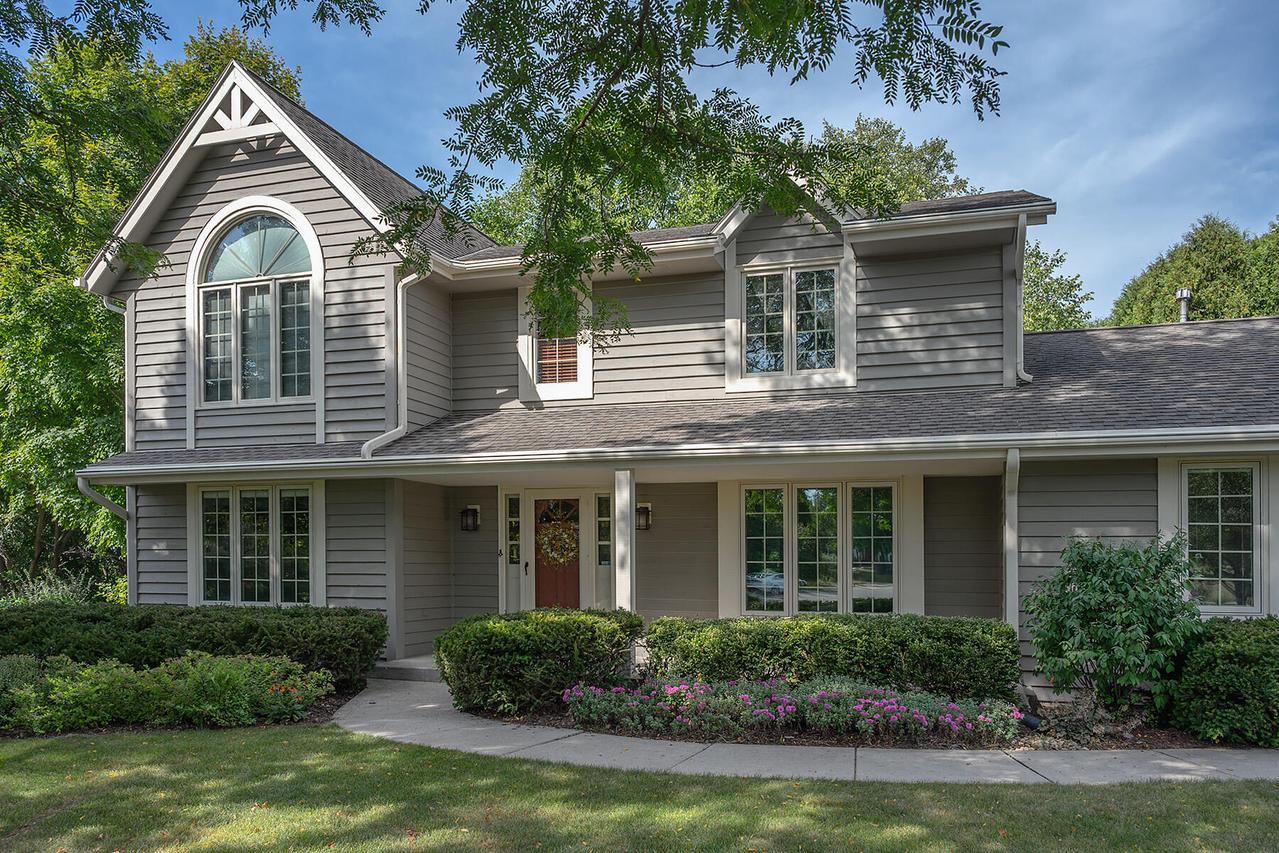 S50W25838 Chicory Cir, Waukesha, WI 53189