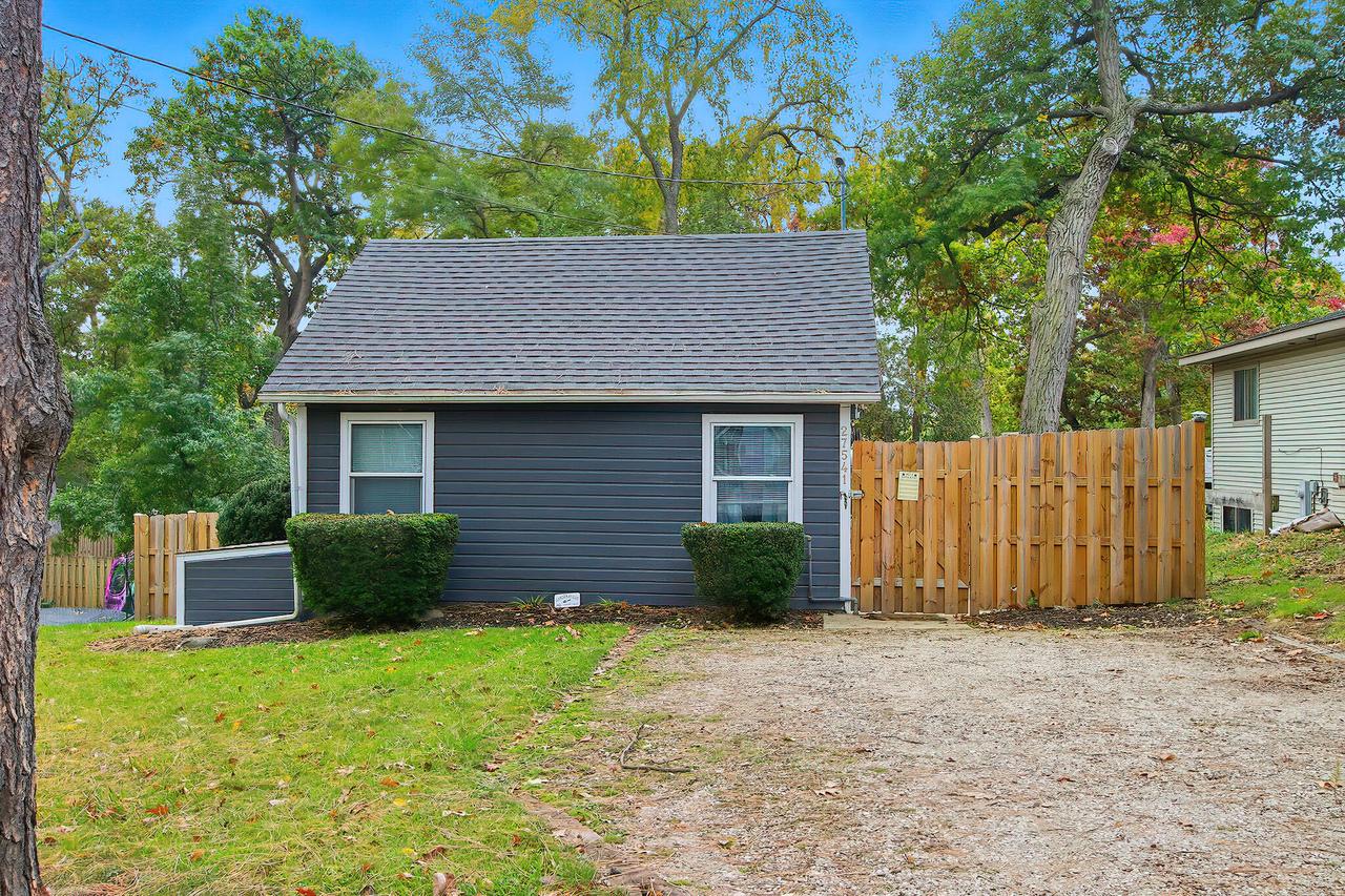 27541 94th St, Salem Lakes, WI 53168
