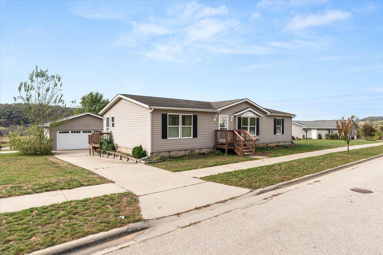 407 Sandy Mound St, Gays Mills, WI 54631