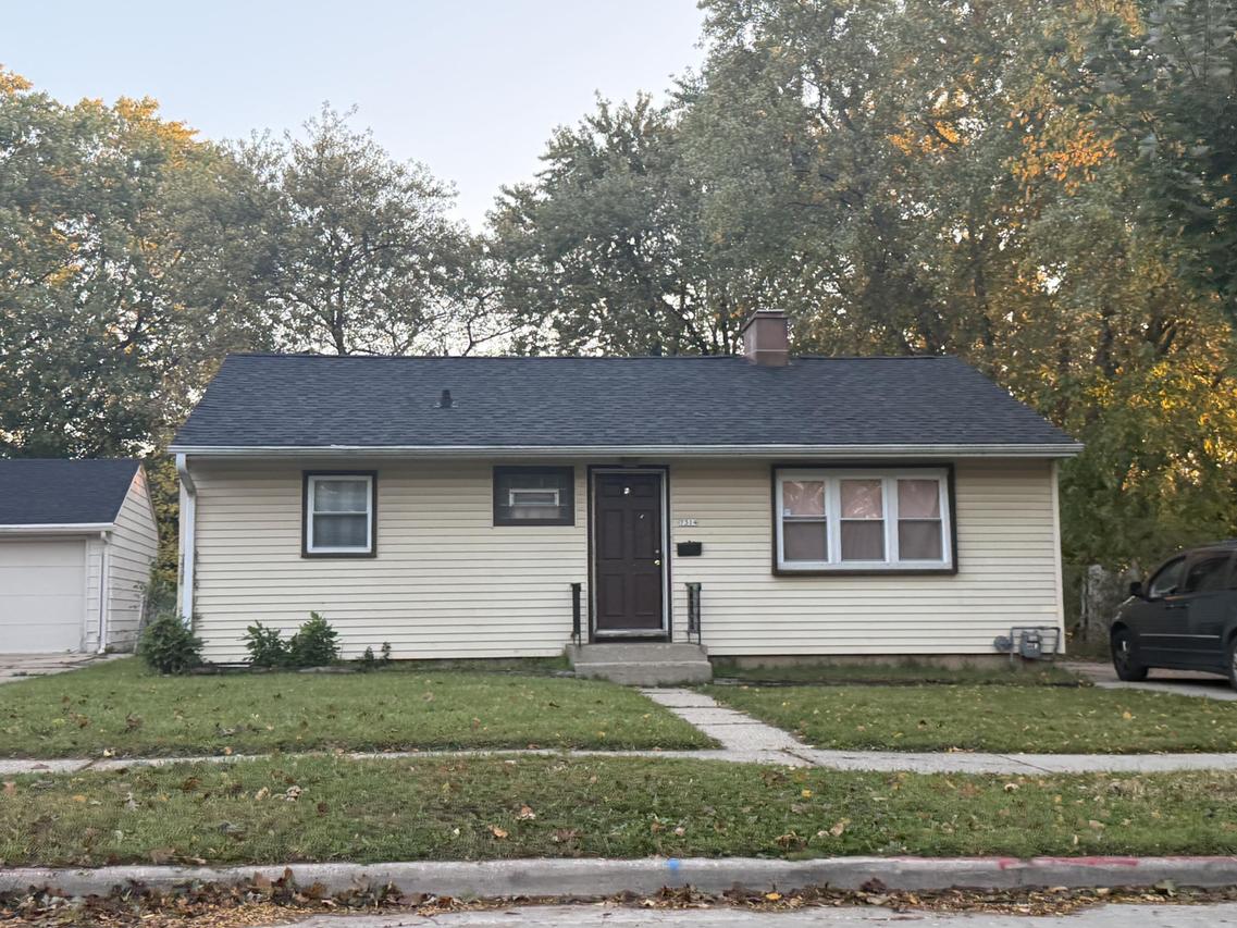 7314 W Tallmadge Pl, Milwaukee, WI 53218