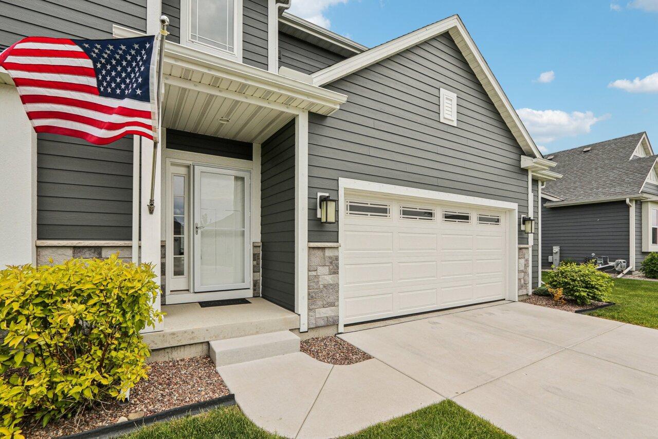 35230 Winnebago Ct, Summit, WI 53066
