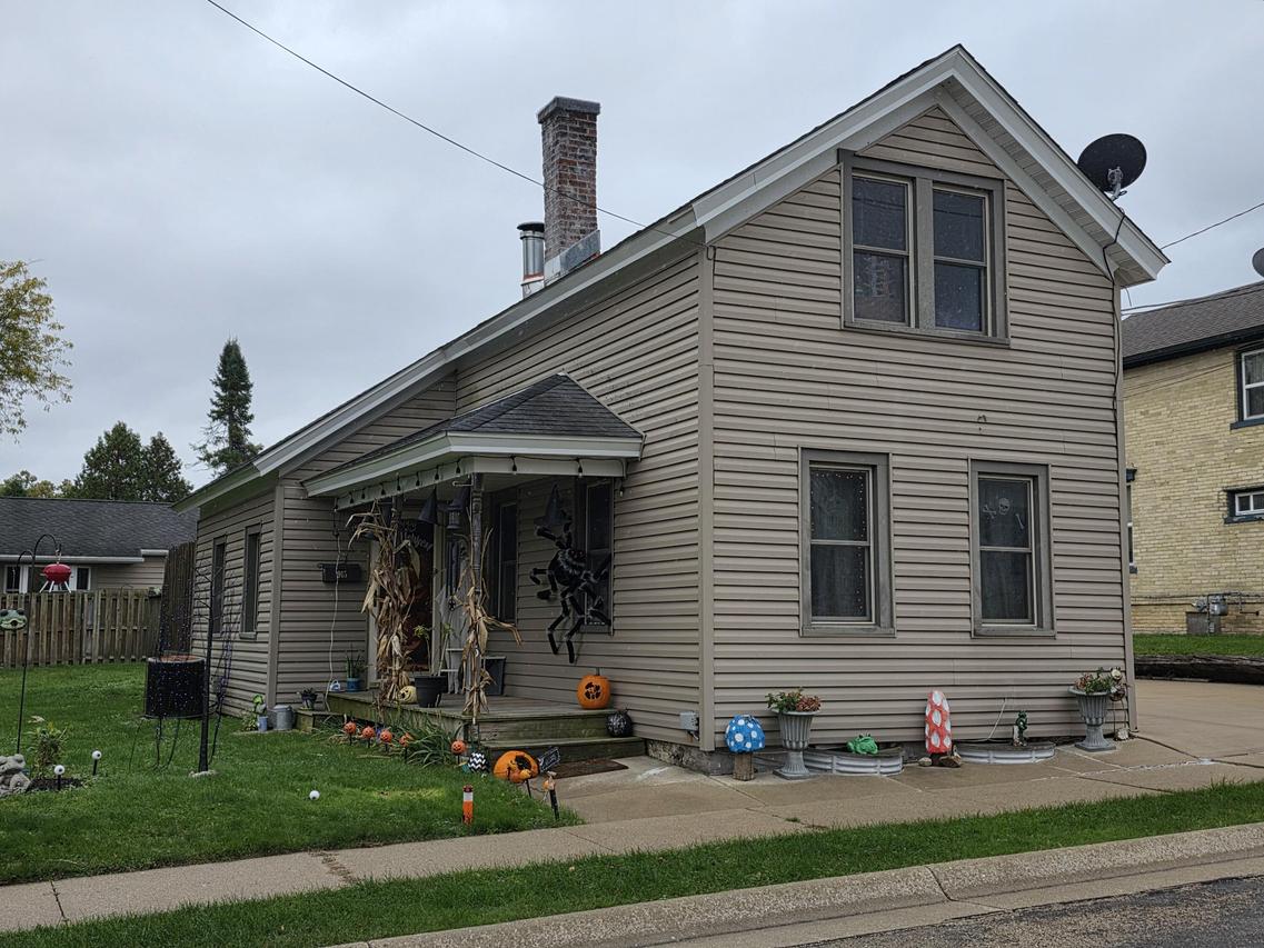 915 Cleveland St, Watertown, WI 53098