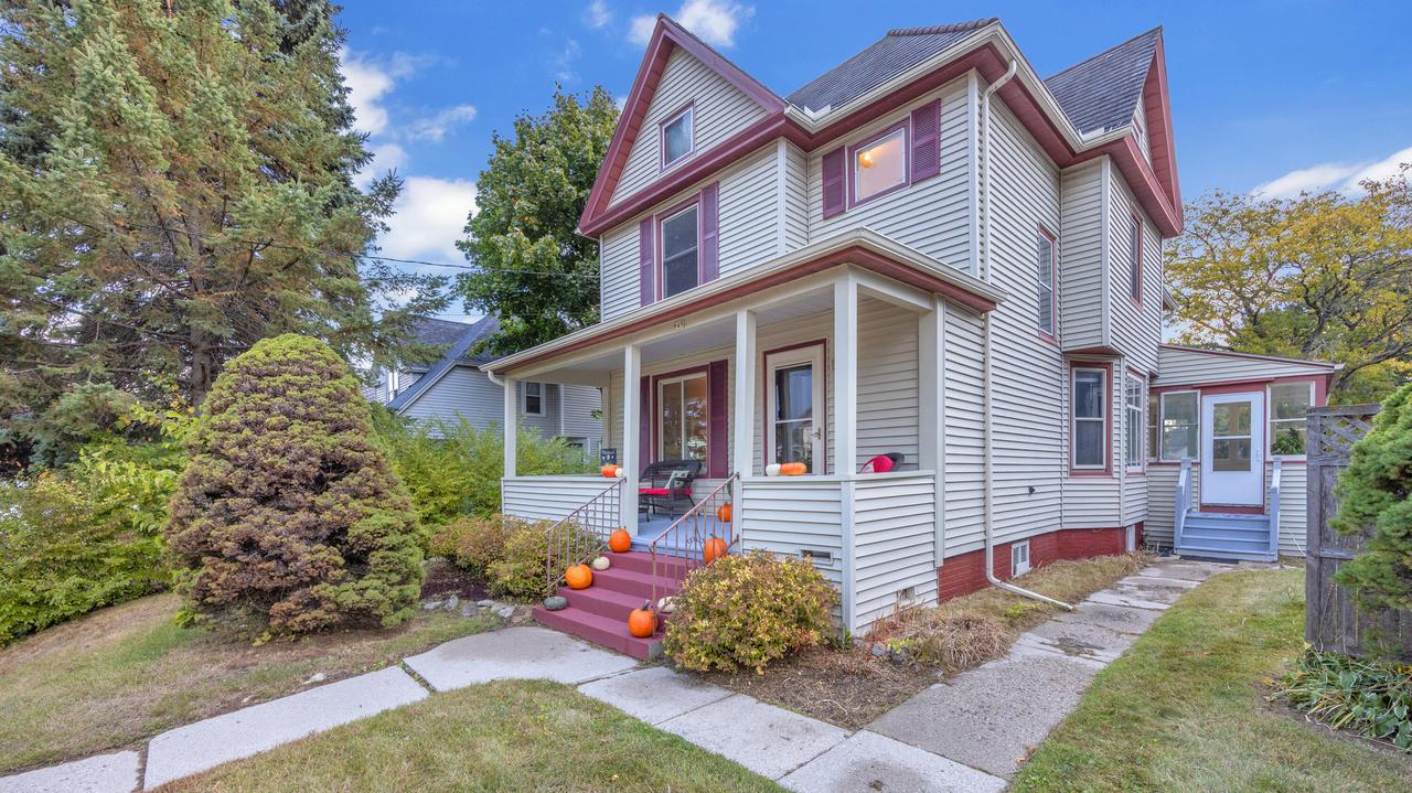 845 N 8th St, Manitowoc, WI 54220