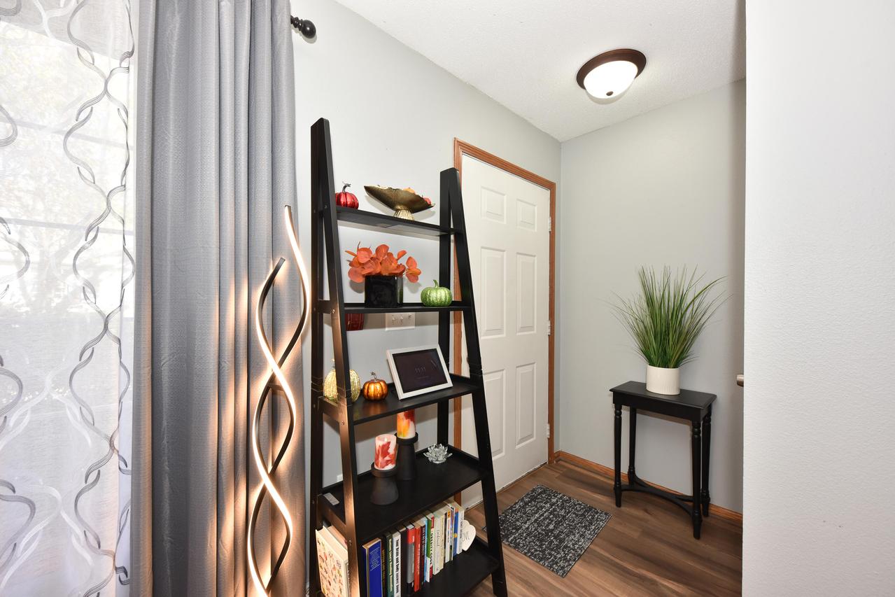 10152 W Whitnall Edge Dr #E, Franklin, WI 53132