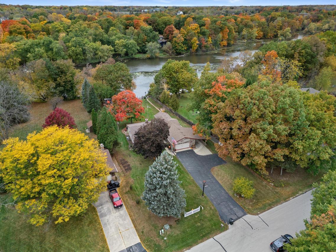 3410 Shorewood Dr, Caledonia, WI 53404