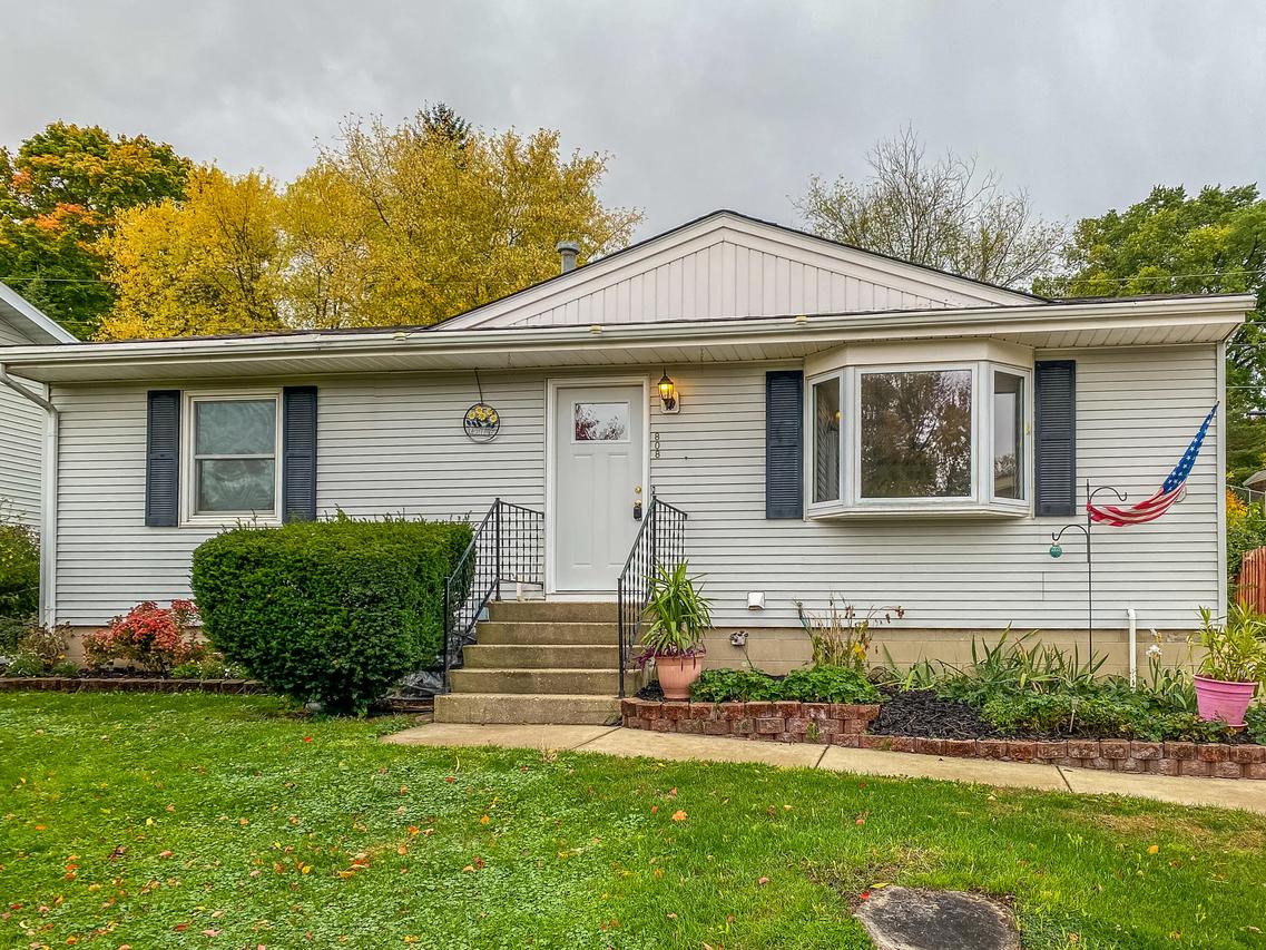 808 Birchwood Dr, Beaver Dam, WI 53916