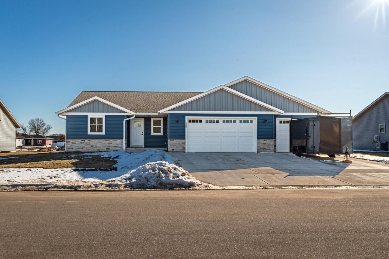 1908 Arches Dr, Holmen, WI 54636