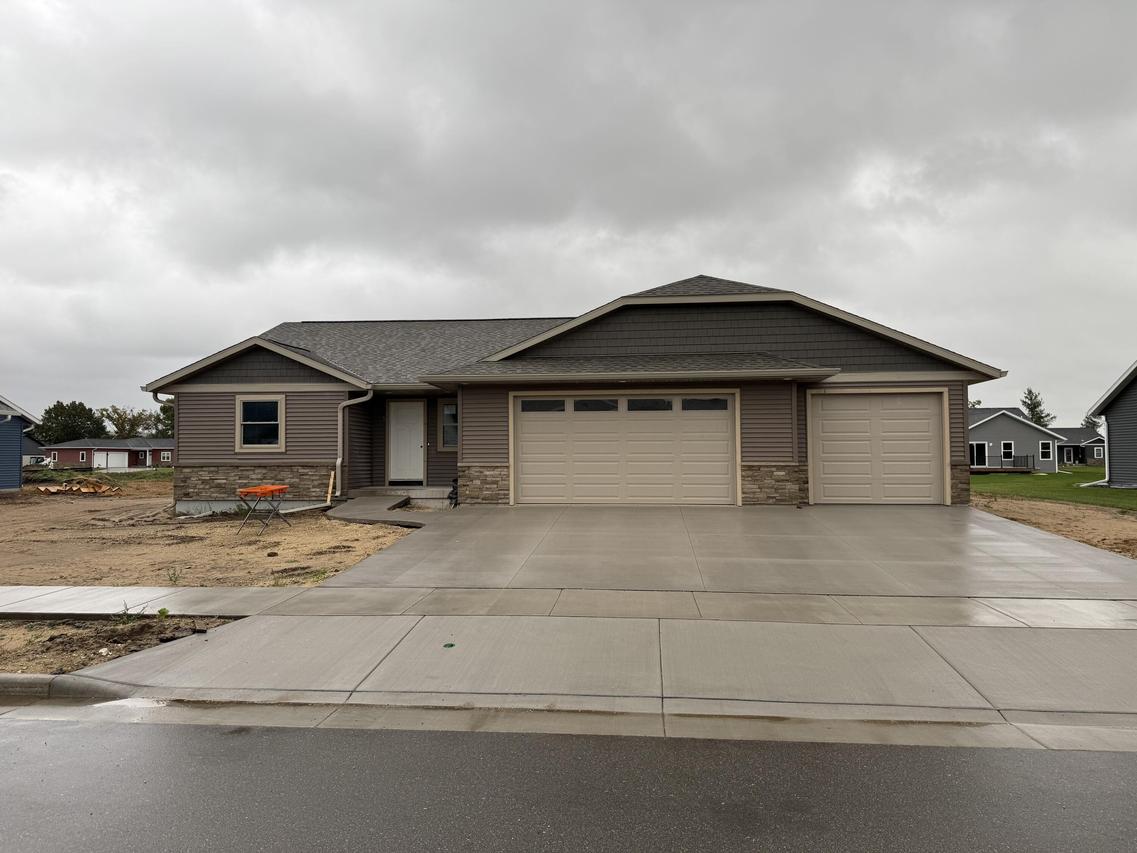 1918 Arches Dr, Holmen, WI 54636