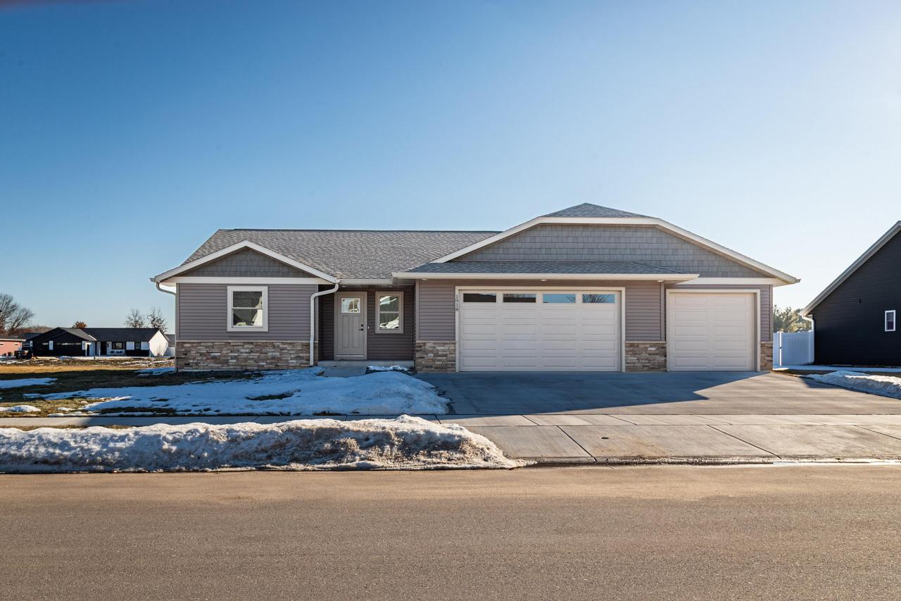 1918 Arches Dr, Holmen, WI 54636