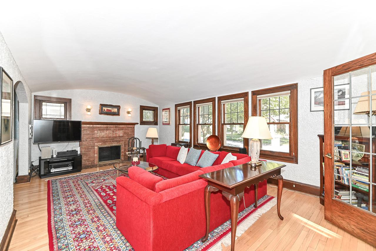 1543 N 60th St, Wauwatosa, WI 53208