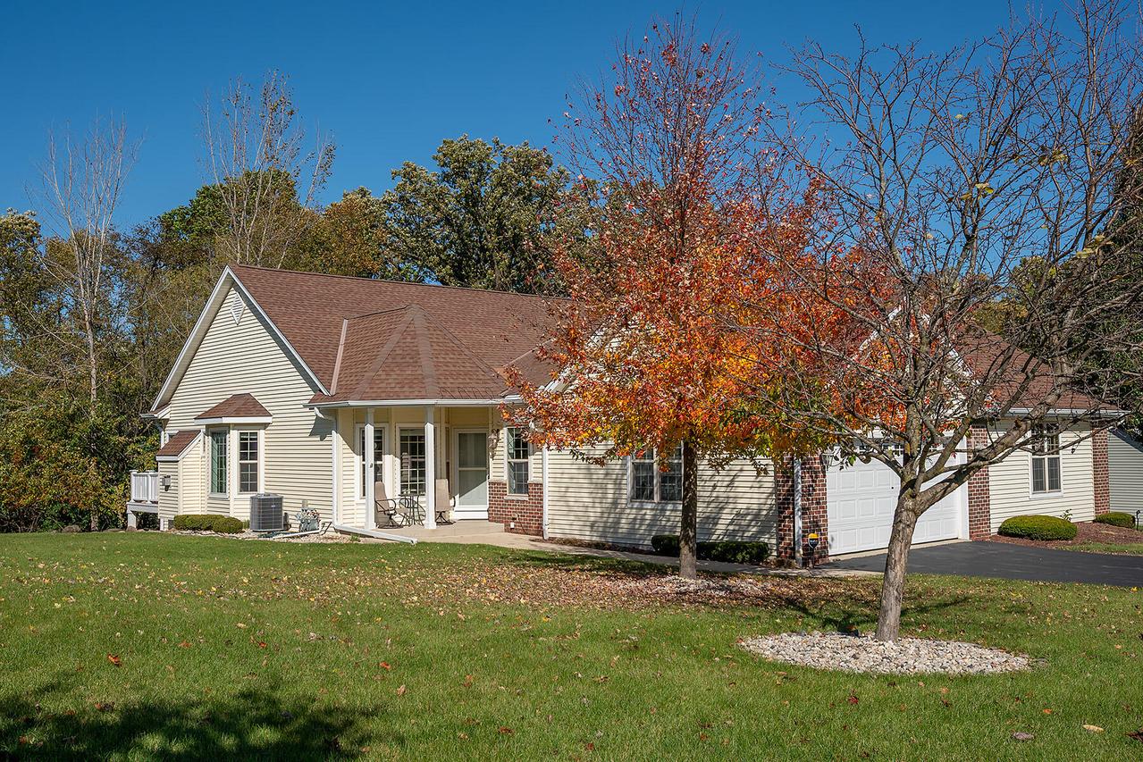 838 Elise Ct, Waukesha, WI 53189