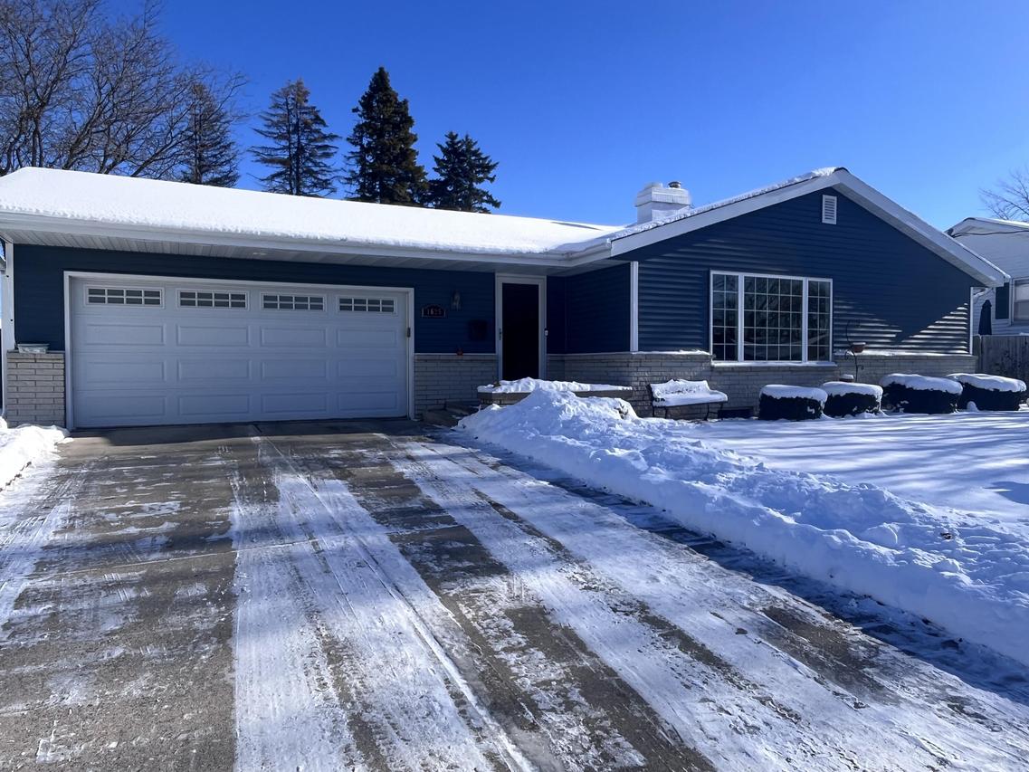 1625 Atlanta Cir, Manitowoc, WI 54220