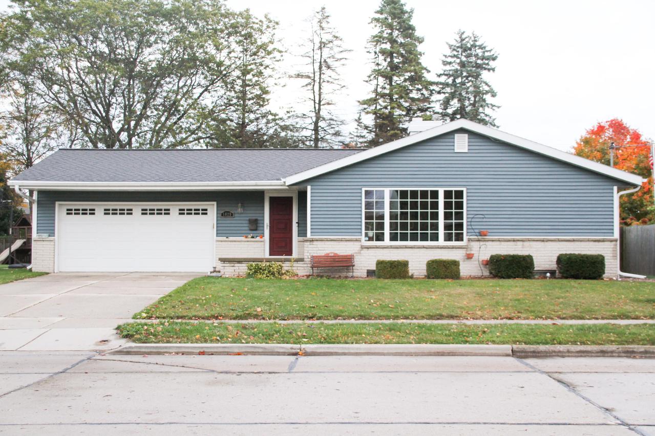 1625 Atlanta Cir, Manitowoc, WI 54220