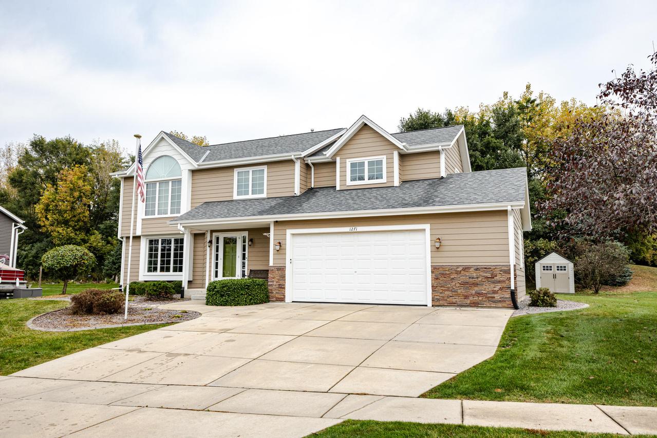 1271 Thomas Trl, Oconomowoc, WI 53066