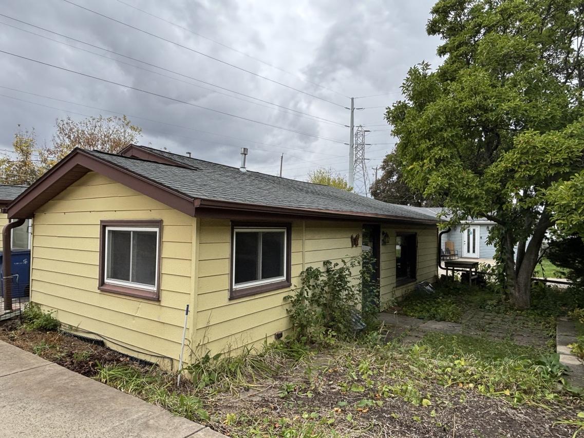 4121 S 10th St, Milwaukee, WI 53221