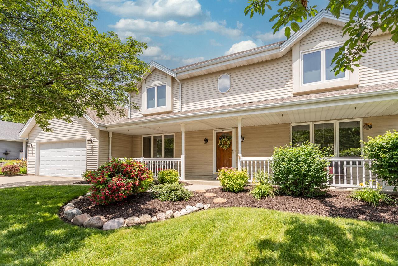 2912 Willard Ln, Waukesha, WI 53188