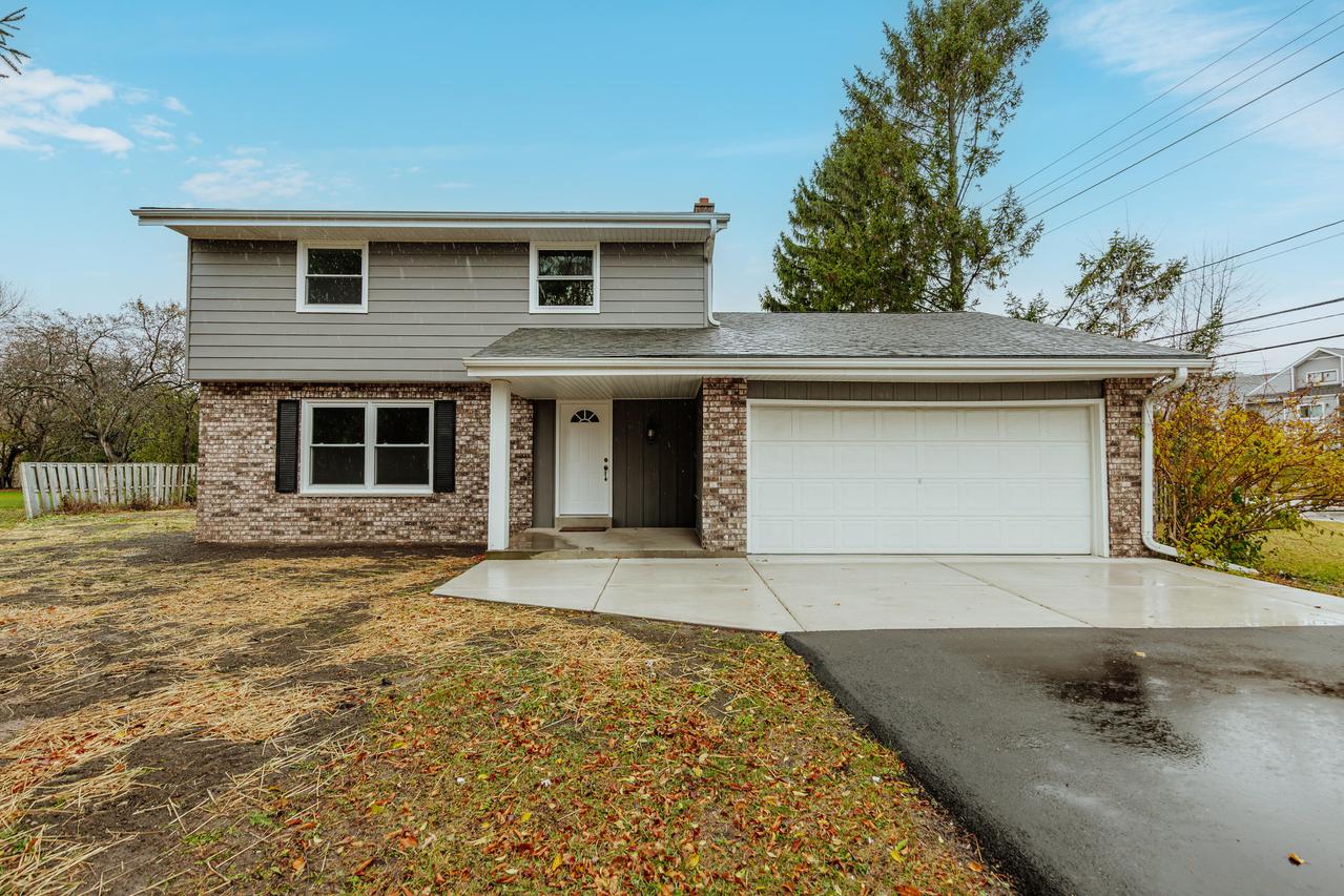 439 W Mall Rd, Glendale, WI 53217