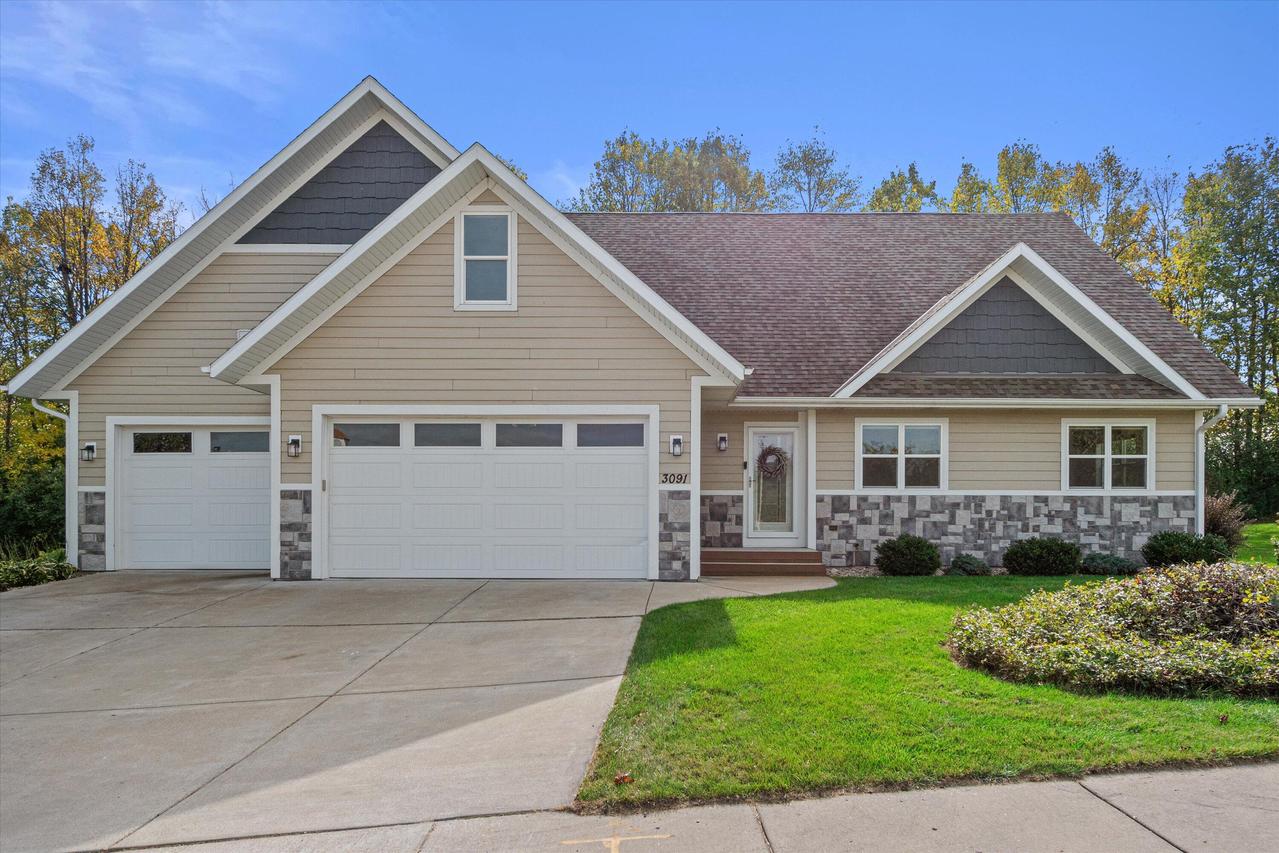 3091 Reflections Dr, Richfield, WI 53033