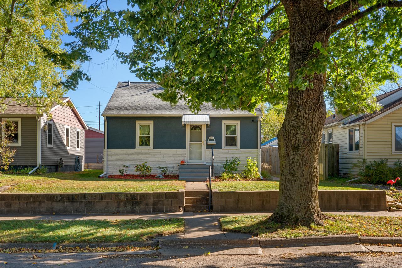 2537 17th St., La Crosse, WI 54601