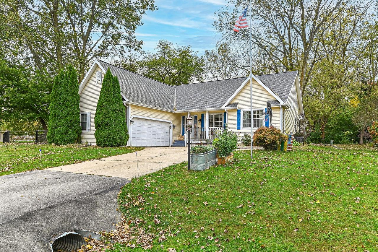 5810 Finch Ln, Caledonia, WI 53402
