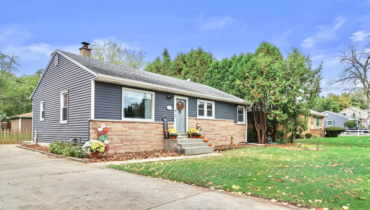 1627 S South 170th St, New Berlin, WI 53151