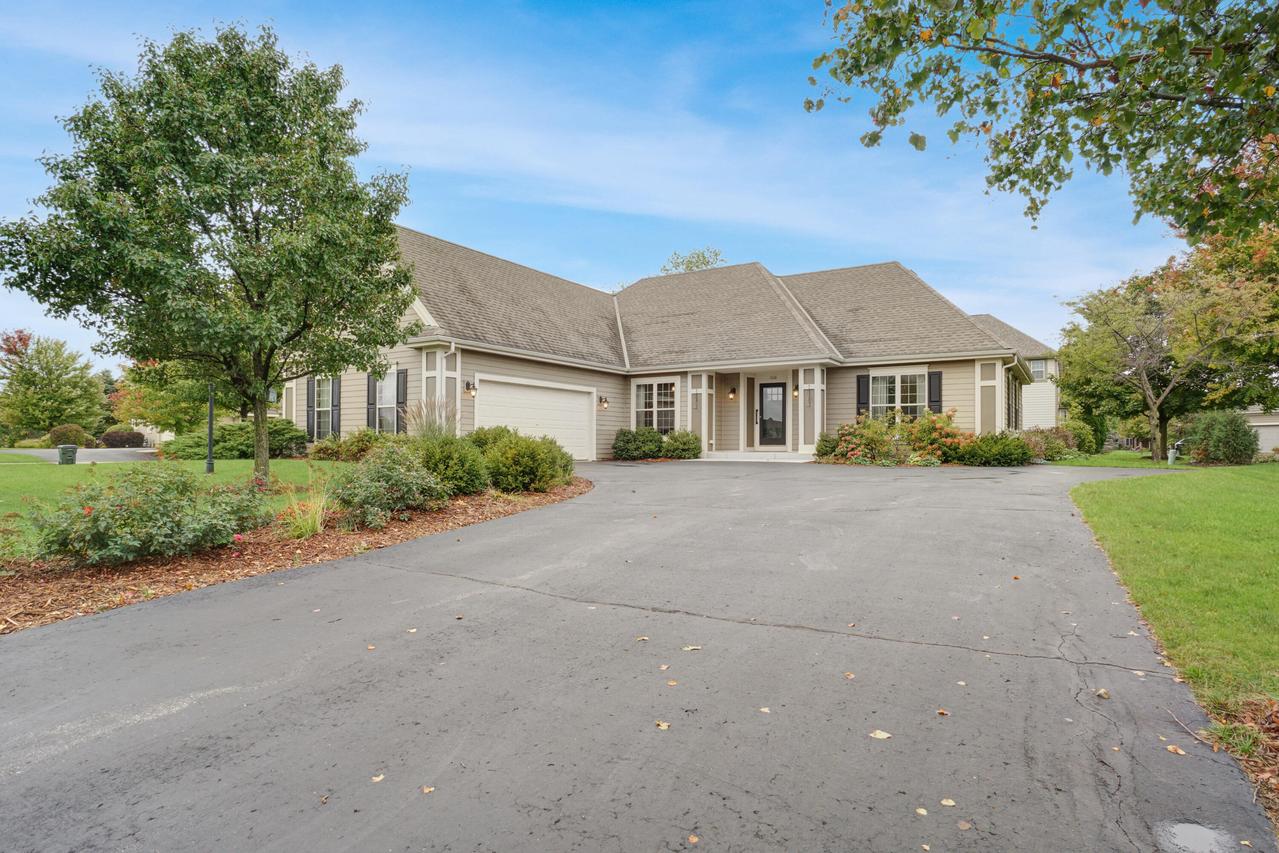 1840 La Belle Springs, Oconomowoc, WI 53066