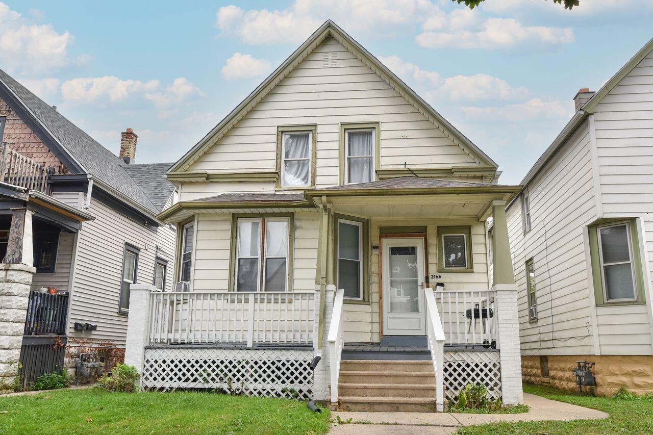 2166 S 6th St, Milwaukee, WI 53215