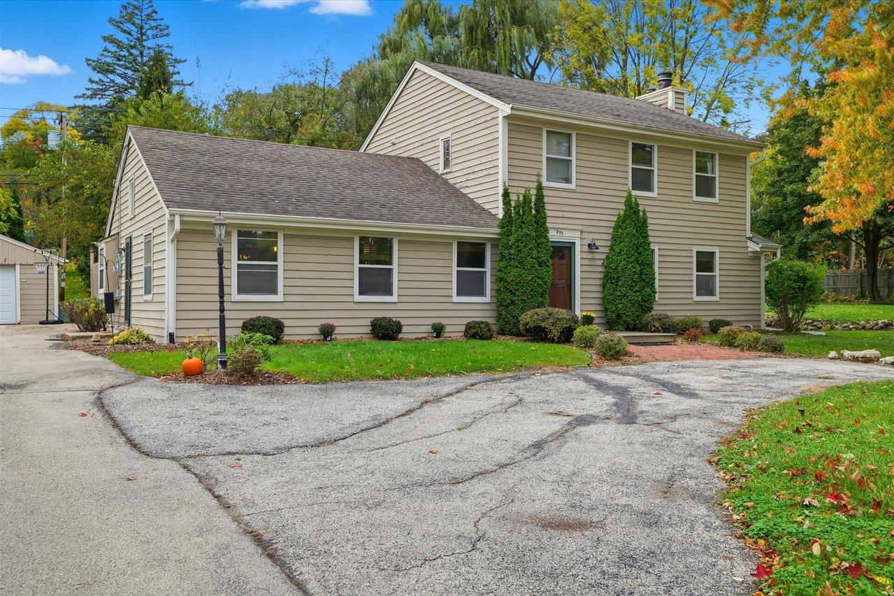 955 S Calhoun Rd, Brookfield, WI 53005