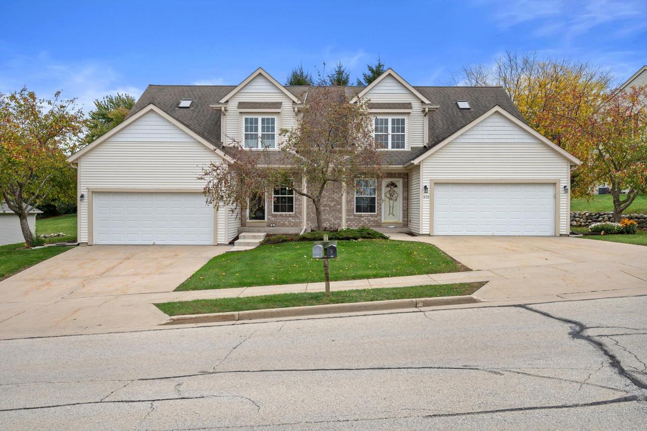1027 River Pl., Waukesha, WI 53189