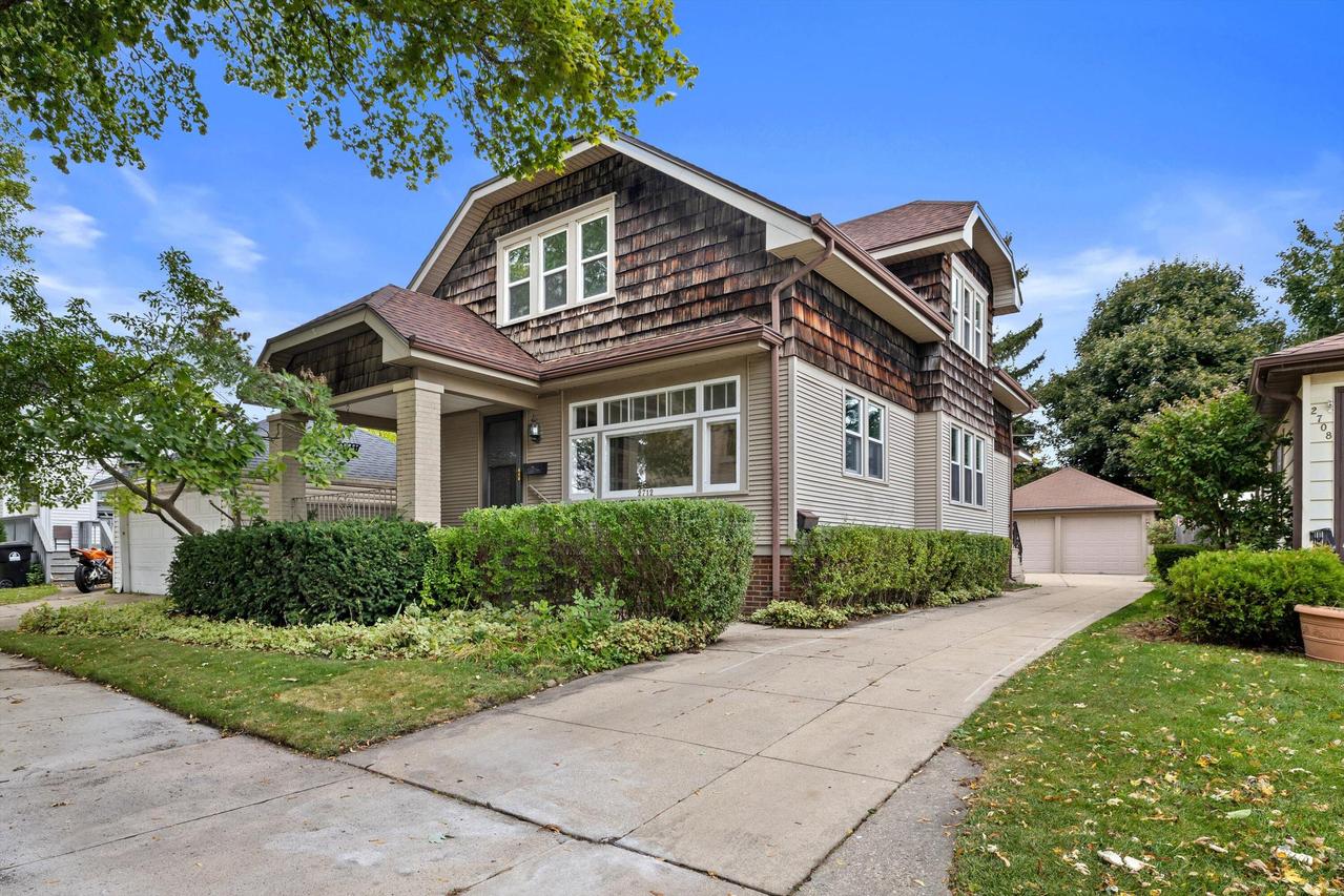 2712 Mitchell St, Racine, WI 53403