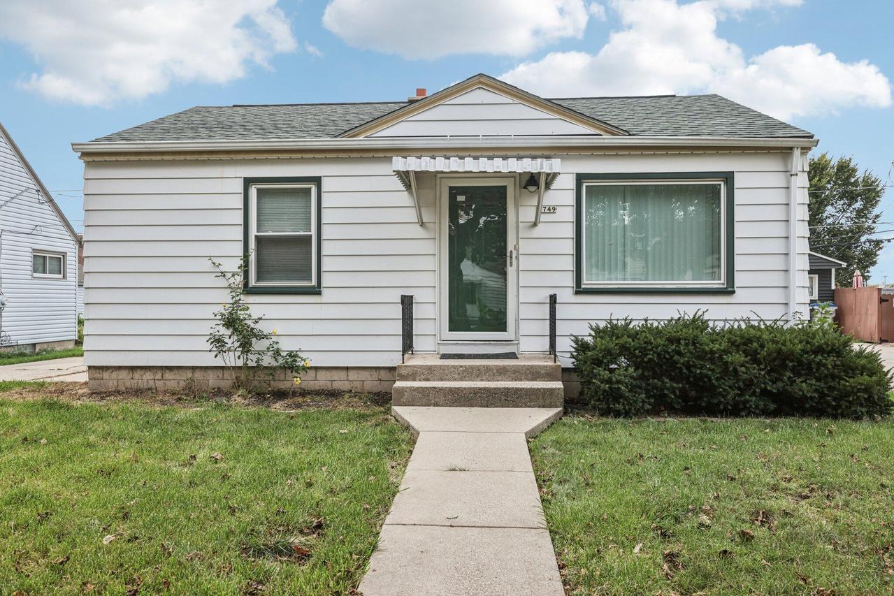 3749 S 24th St., Milwaukee, WI 53221