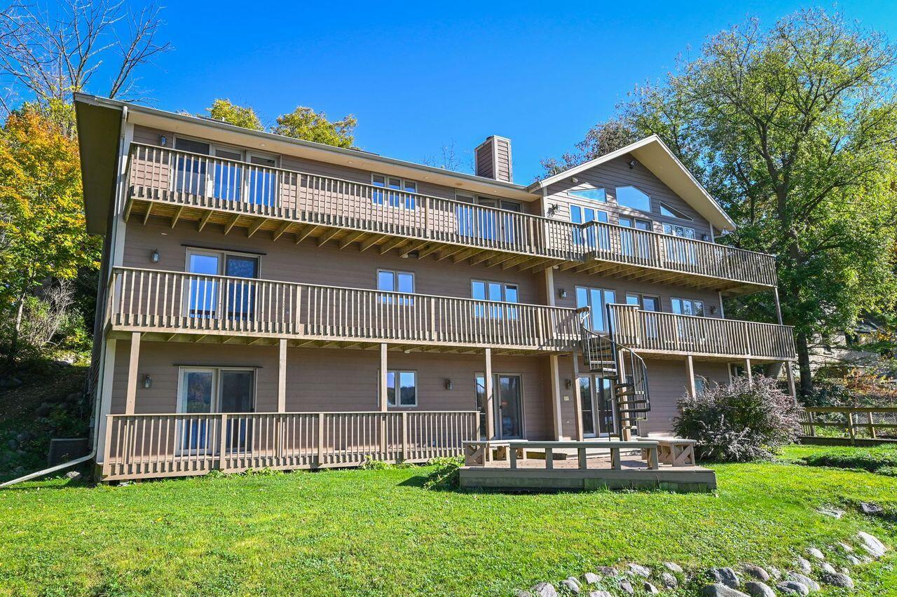 5611 S Kurtz Rd, Hales Corners, WI 53130