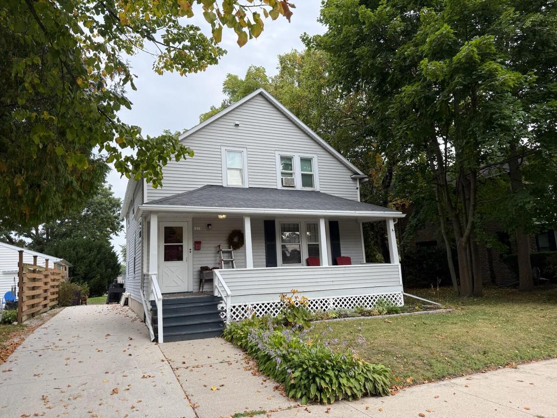 1210 Wisconsin Ave, Manitowoc, WI 54220