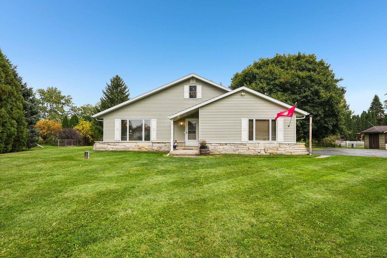 W284N6760 Parker Pl, Merton, WI 53029
